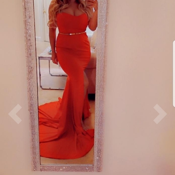 Red + Strapless gown! - Picture 4 of 9